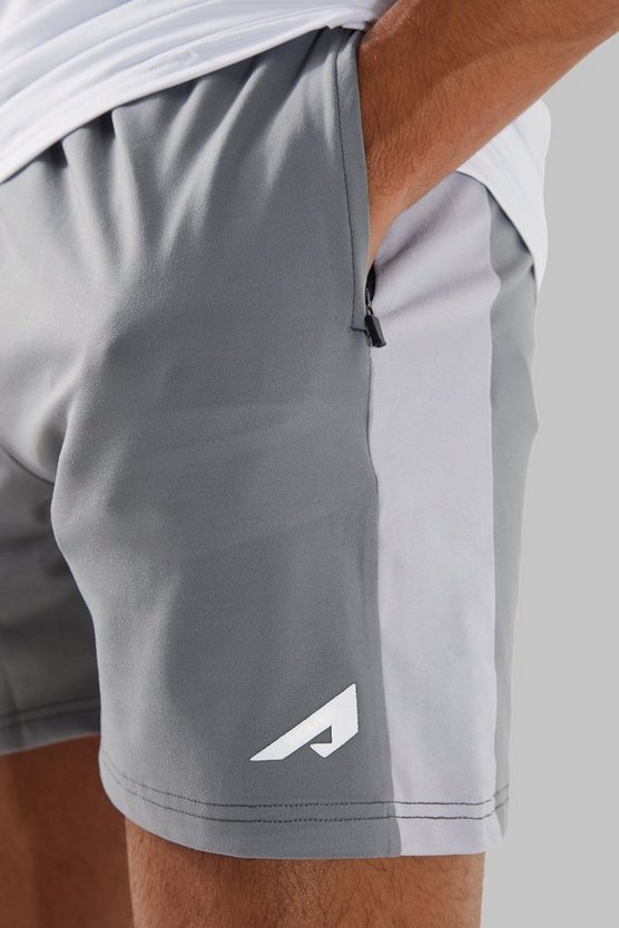 Performance Shorts mit Active Logo