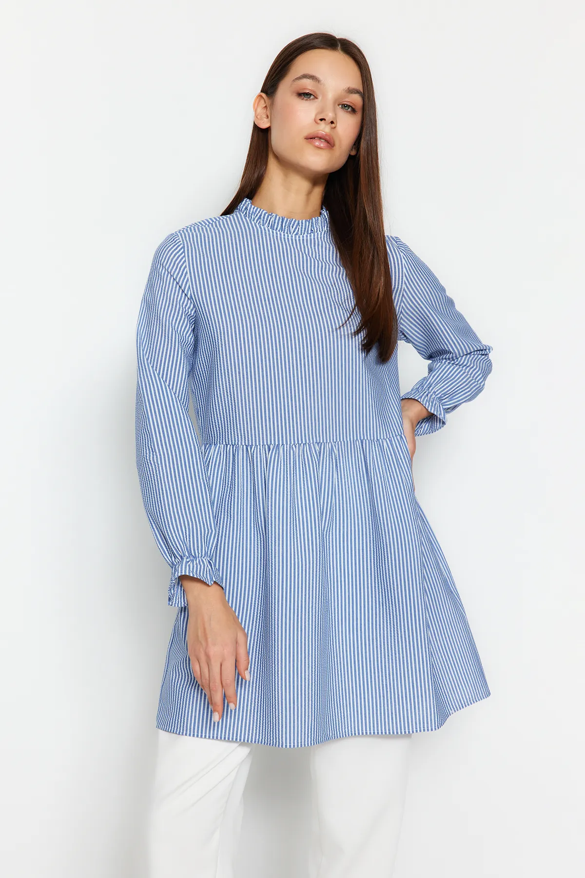 Trendyol Modest  Blaue, detaillierte Tunika mit hohem Kragen und Raffung TCTSS22GO0108