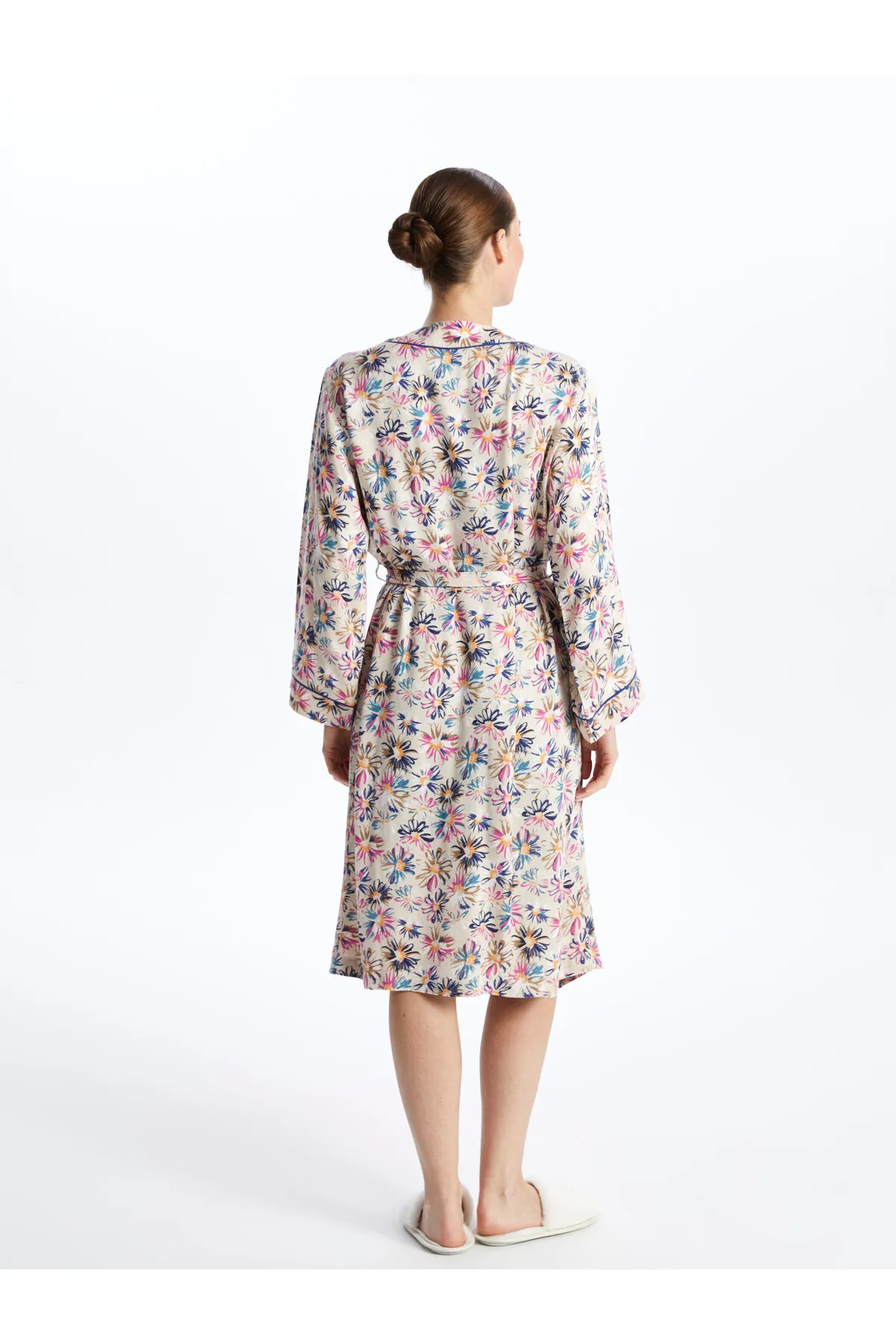 LC Waikiki  Langärmliger Damen-Bademantel mit Schalkragen und Blumenmuster