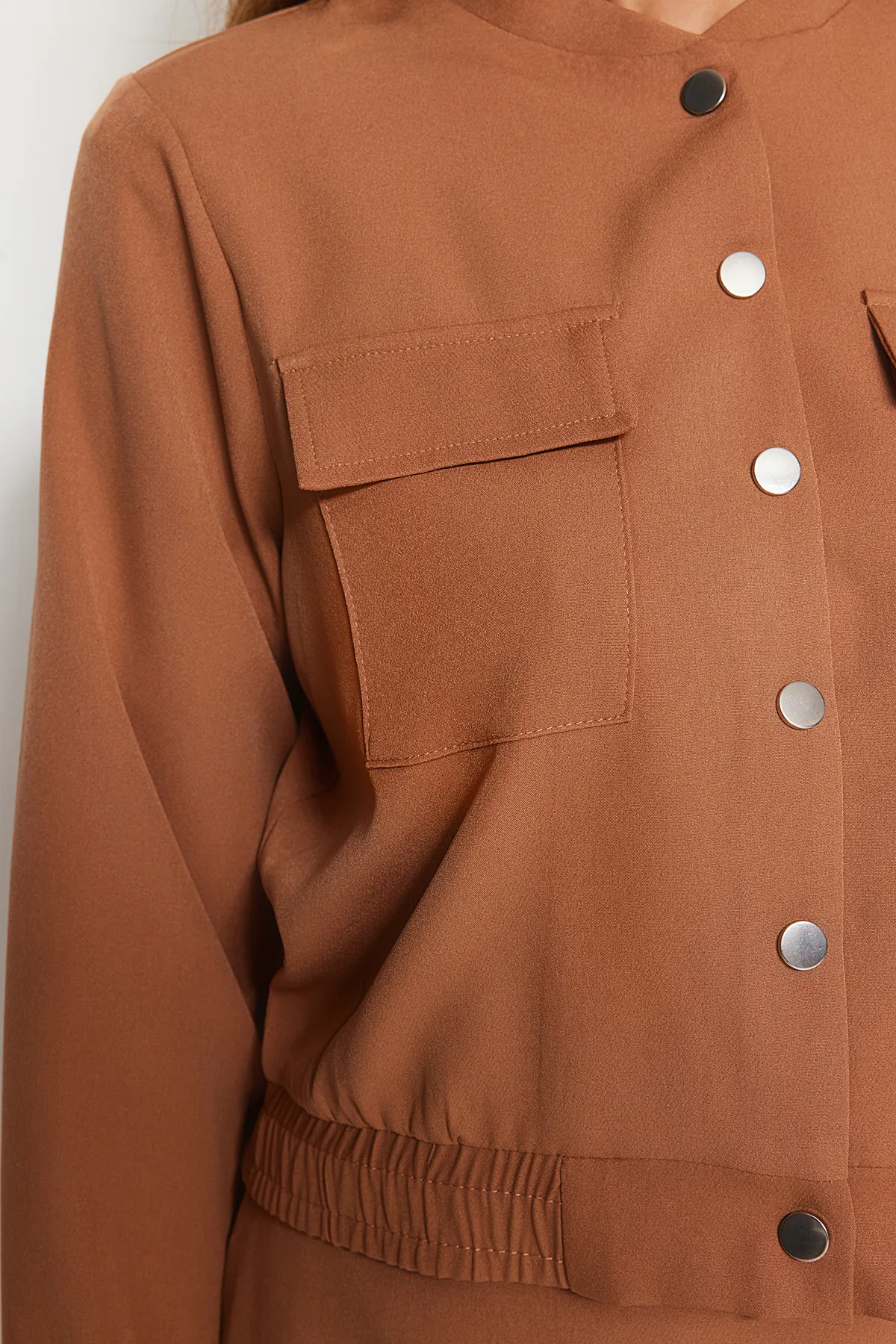 Trendyol Modest  Kamelfarbenes Set aus Bomberjacke und Rock aus gewebtem Stoff mit Ober- und Unterteil TCTAW24US00078