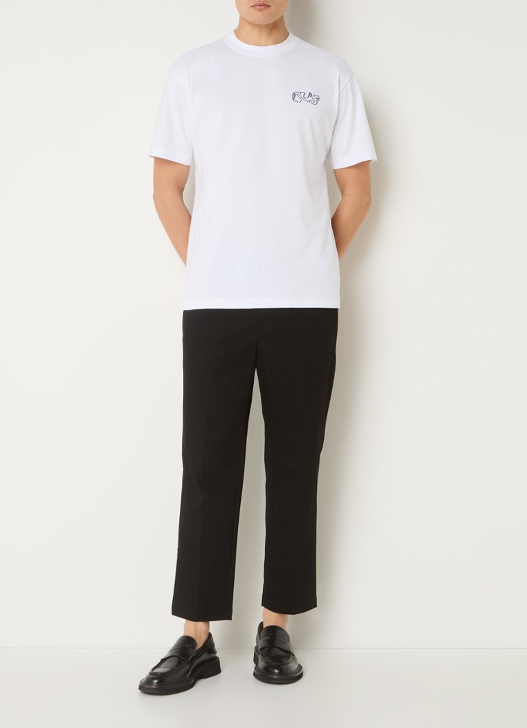 Camiseta OLAF com estampa nas costas e logo em formato de script.