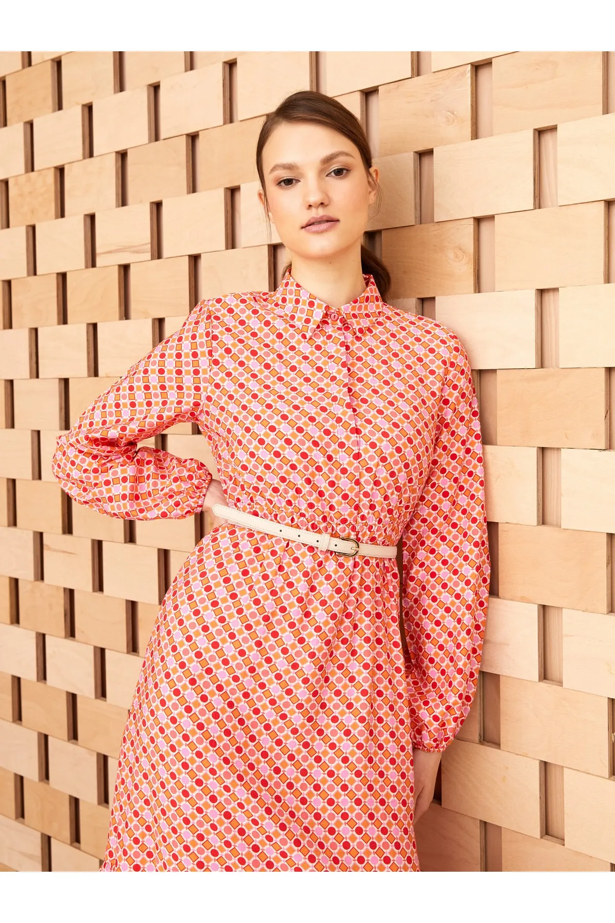 LC Waikiki  Gemustertes Langarm-Damenkleid mit Hemdkragen