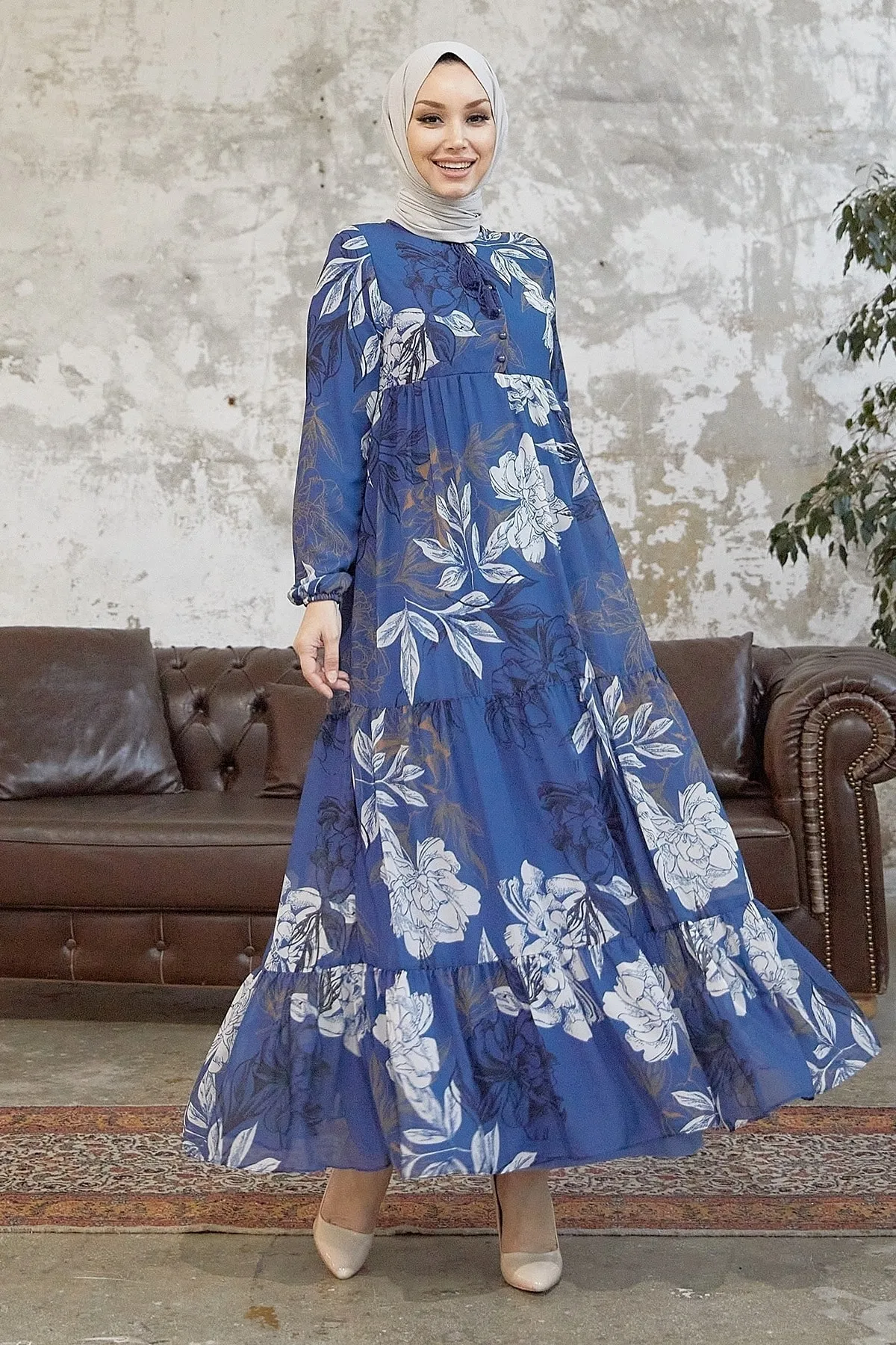 InStyle  Jalya Chiffonkleid mit geknöpftem Kragen und Schnürung – Indigo