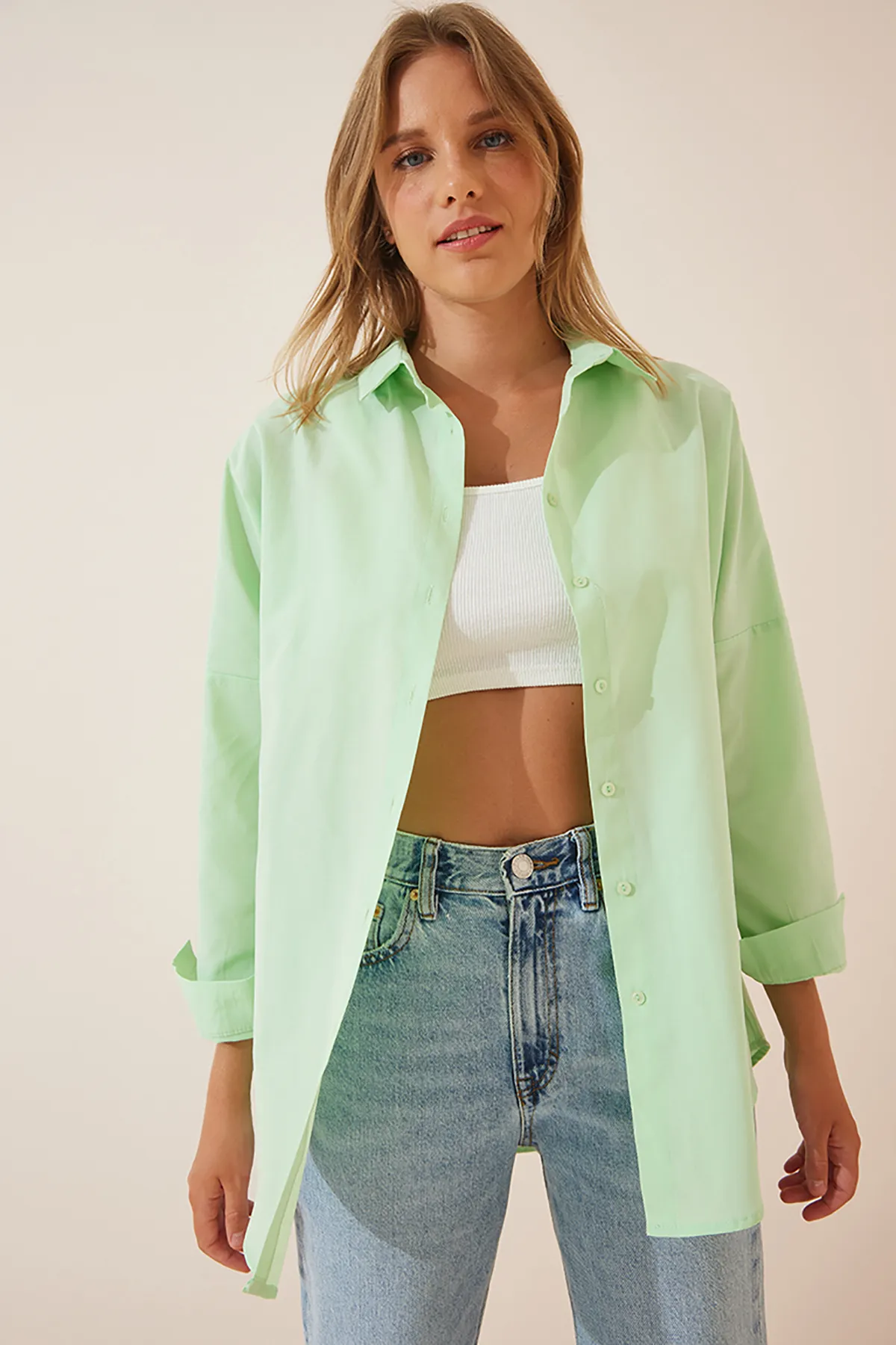 Happiness İstanbul  Hellgrünes, langes Oversize-Basic-Shirt für Damen DD00842