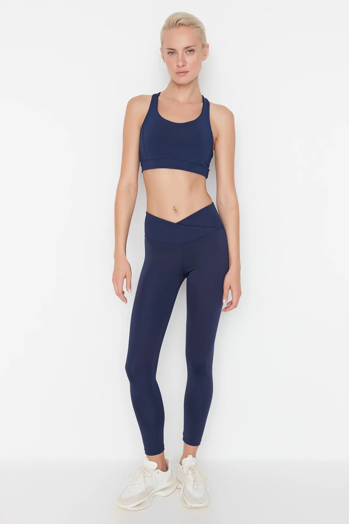 Trendyol Collection  Marineblaue, zweireihige, gestrickte Sport-Leggings mit detaillierter Taille und durchgehender Länge TWOAW22TY0064