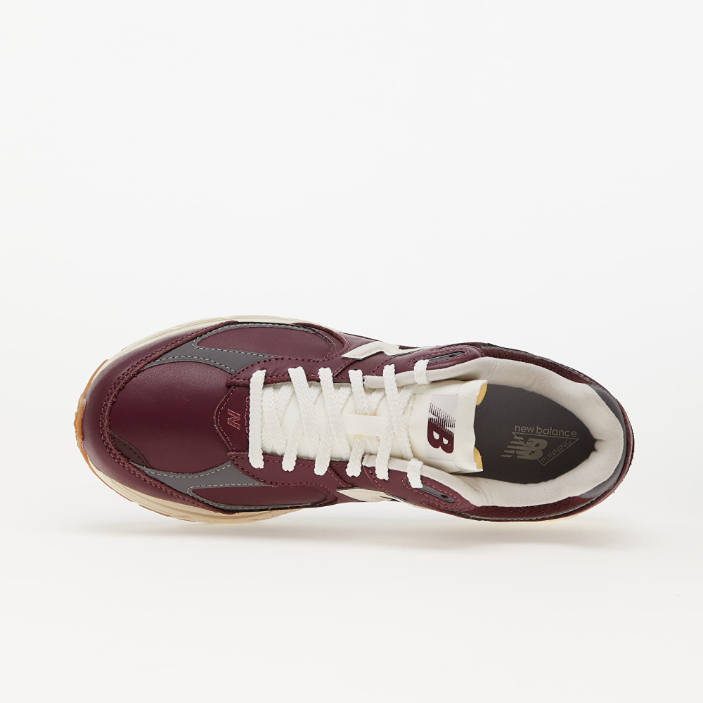 New Balance 2002R M2002RVH / rot