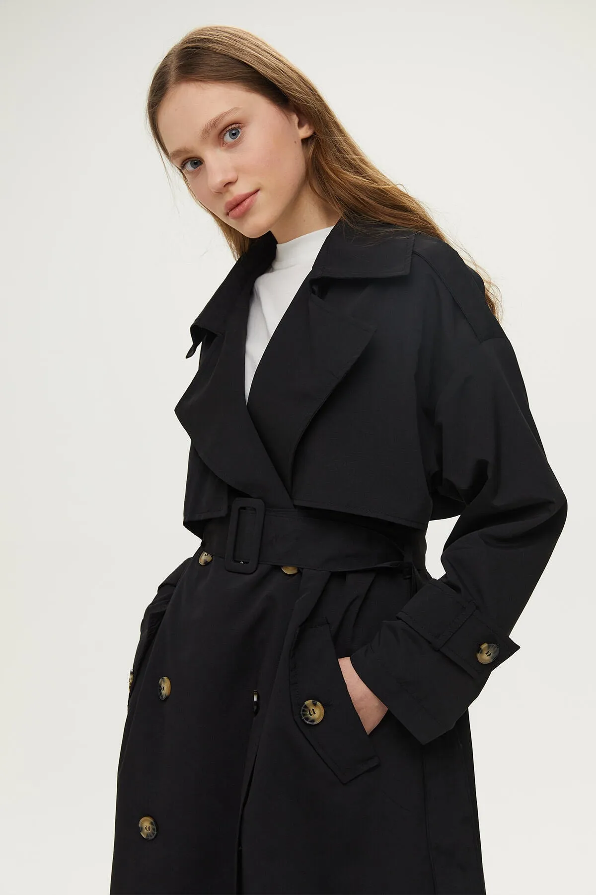 Manuka  ZWEIREIHIGER TRENCHCOAT MIT KNÖPFEN SCHWARZ