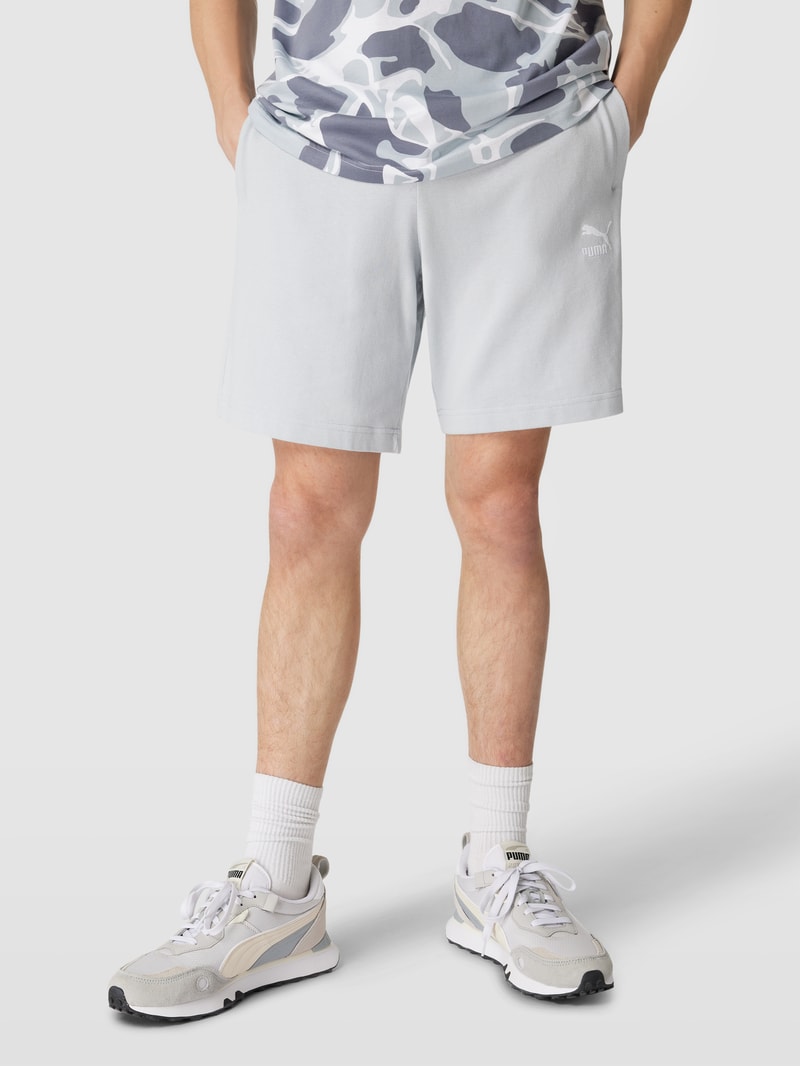 Sweatshorts mit Label-Stitching Modell 'CLASSICS' in hellgrau