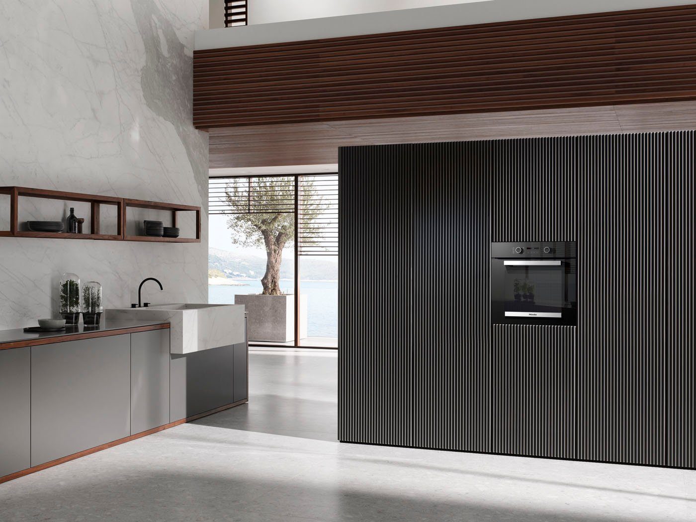 Miele Einbaubackofen H 2465 B