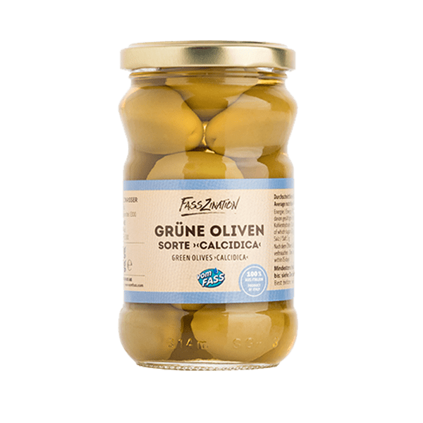 Oliven grün in Salzwasser