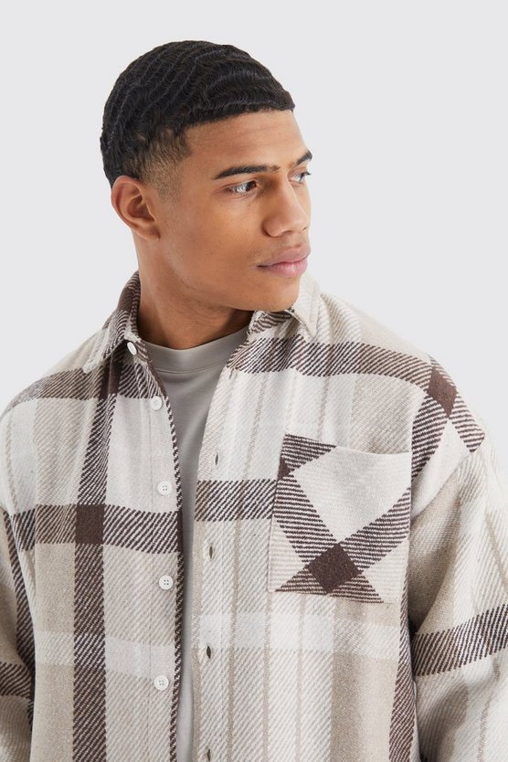 Kastiges kariertes Overshirt mit geteiltem Saum