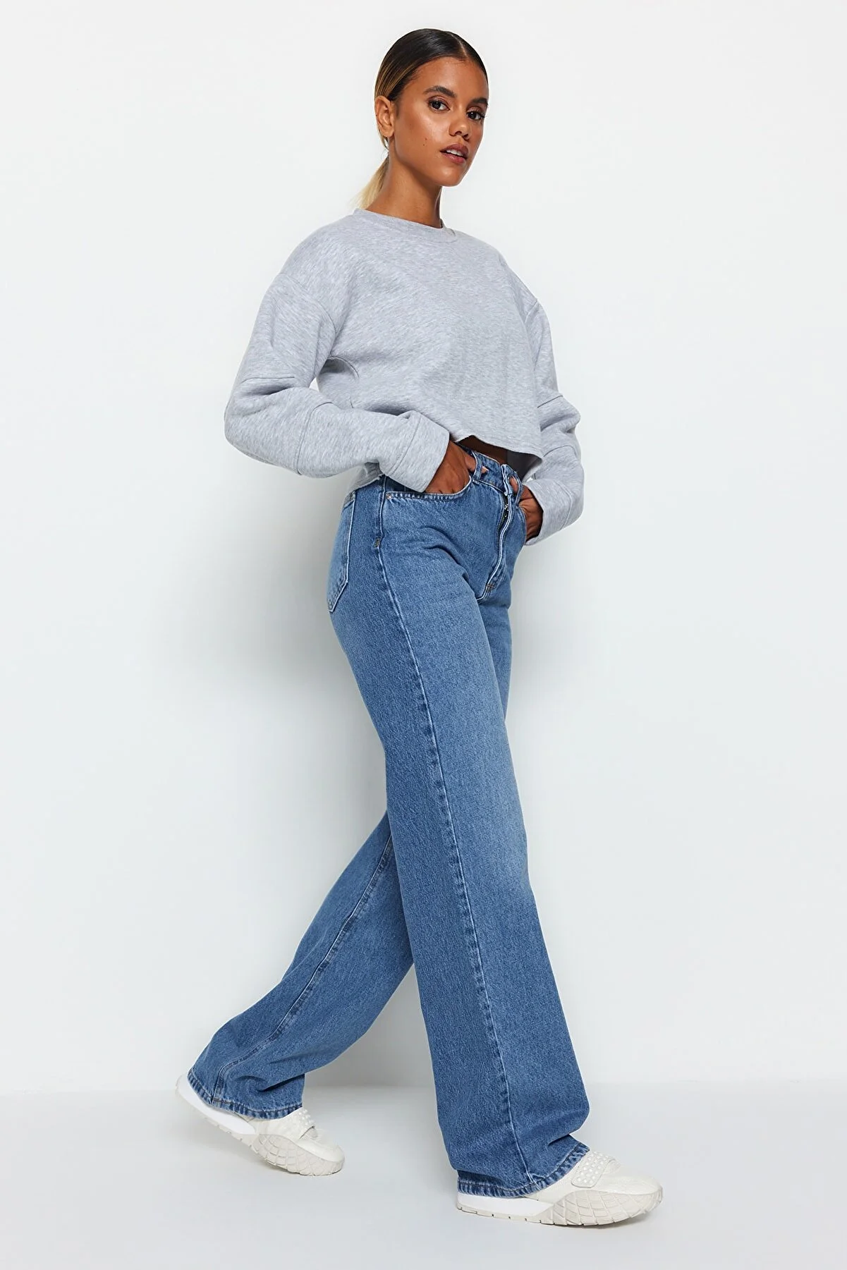 Trendyol Collection  Blaue Jeans mit hoher Taille und weitem Bein TWOAW24JE00074