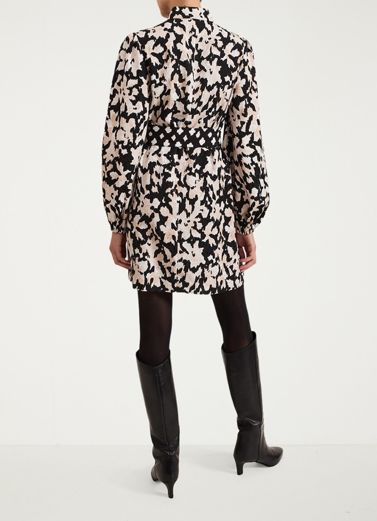 Rochie scurtă tip tunică Dolly de la Phase Eight, decorată cu imprimeu jacquard și curea legată.