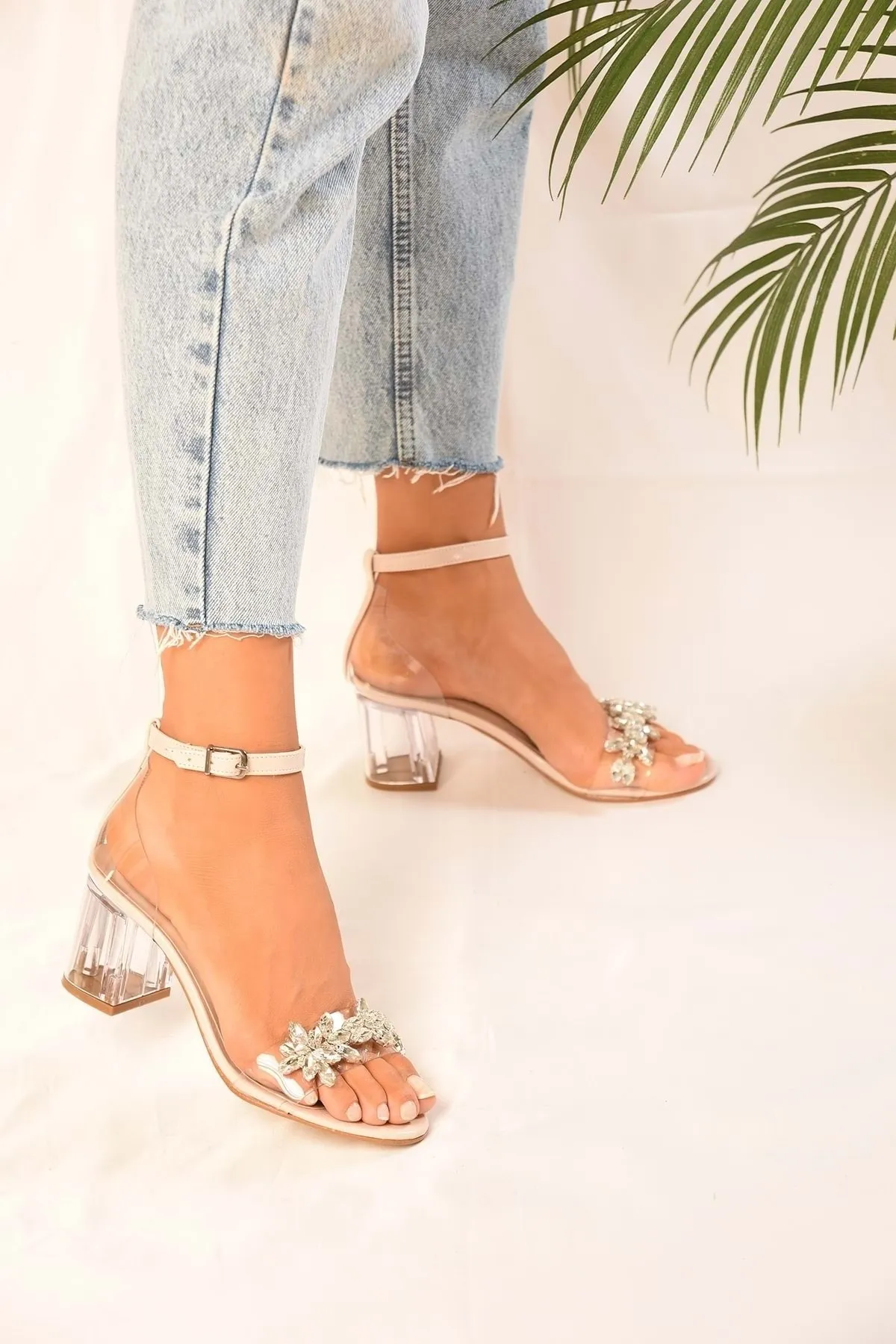 Shoeberry  Damen-Schuhe „Maggie Ten“ mit transparentem Steinabsatz und einem Riemen
