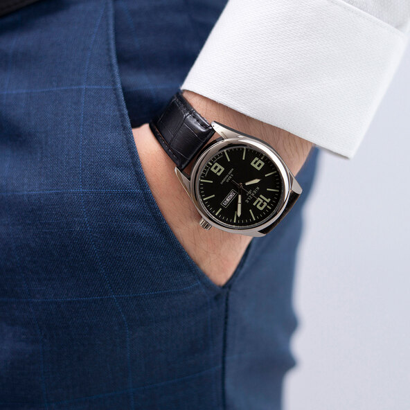 Herren-Armbanduhr mit Tag- und Datumsanzeige Model-No AN4-KIAU-LG