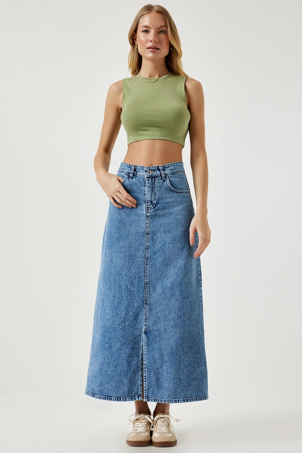 Happiness İstanbul  Hellblauer, langer Jeansrock mit Schlitz für Damen RV00163