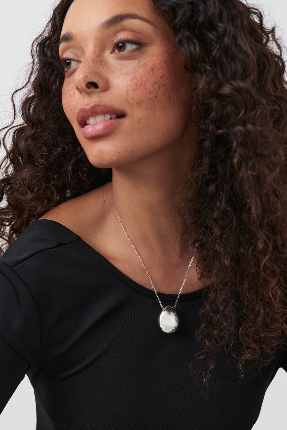 Uneven shape necklace