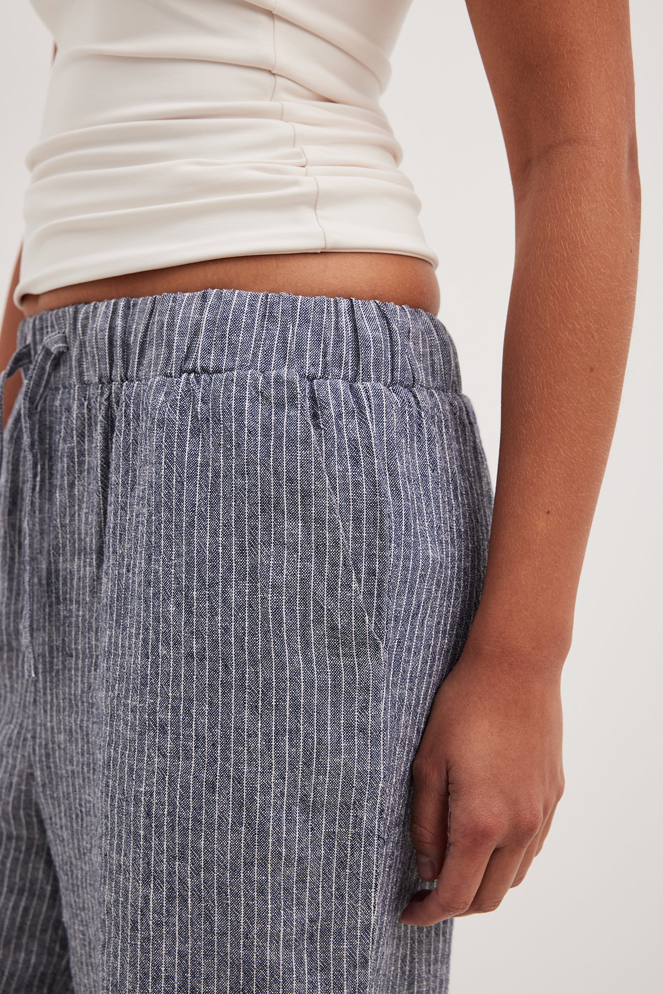 Gestreifte Leinenhose mit elastischer Taille
