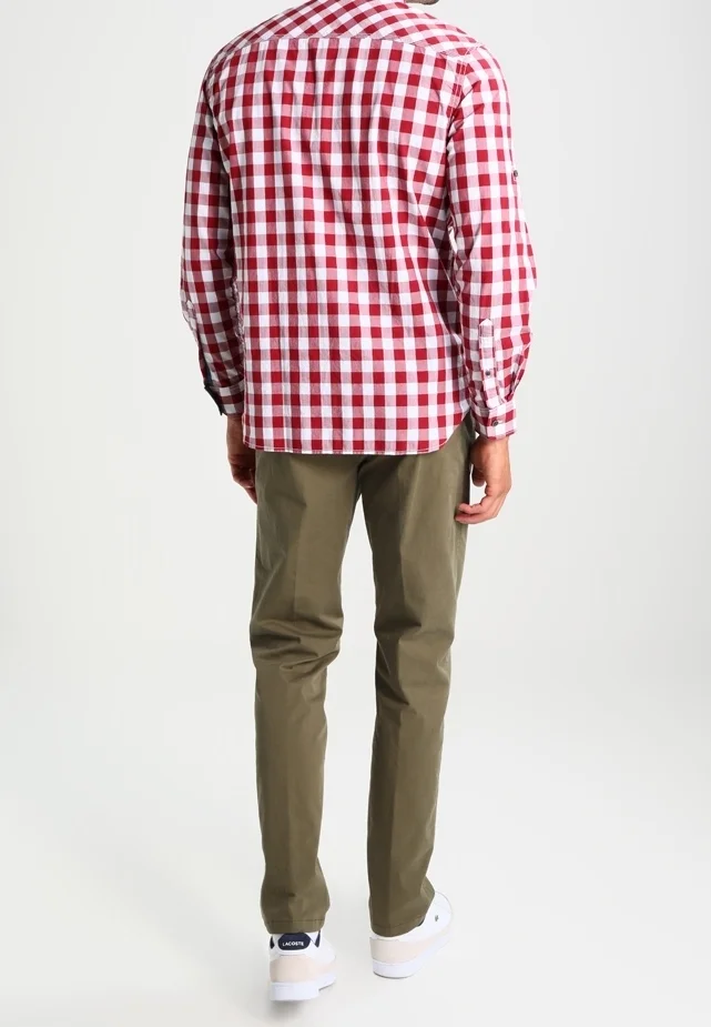 Pantalones chinos a medida de Tommy Hilfiger