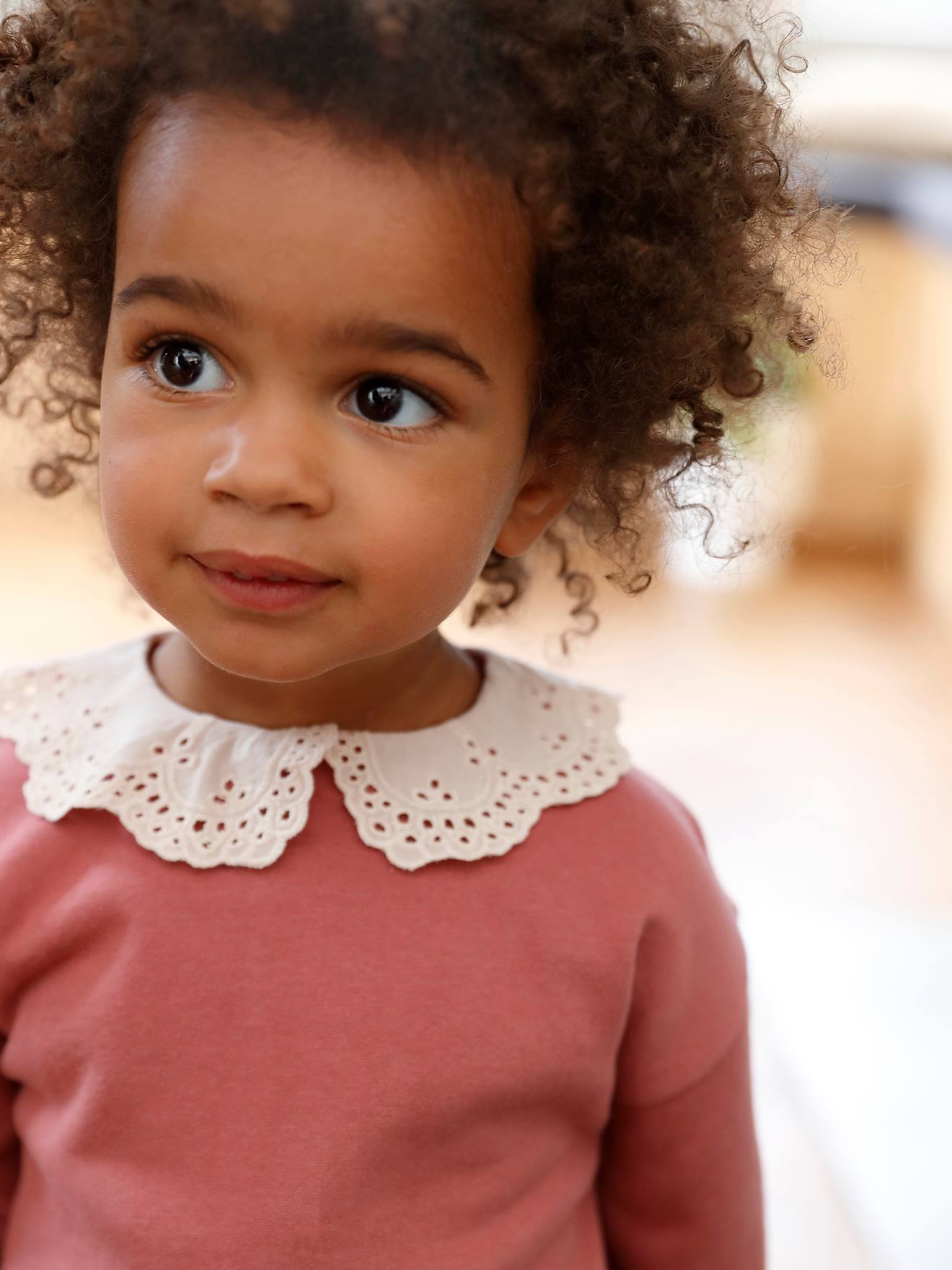Sweat en molleton bébé col en broderie anglaise bois de rose