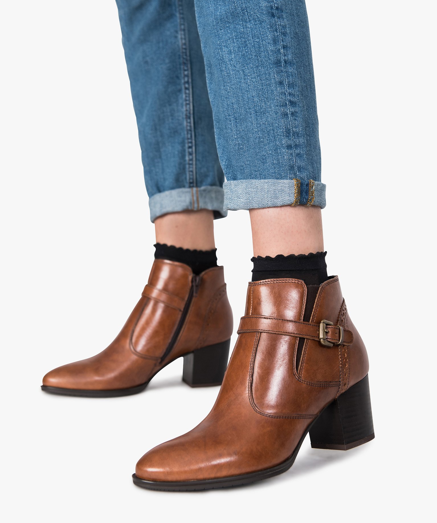 Boots pour femme avec bride et boucle métallique sur le cté camel | GEMO