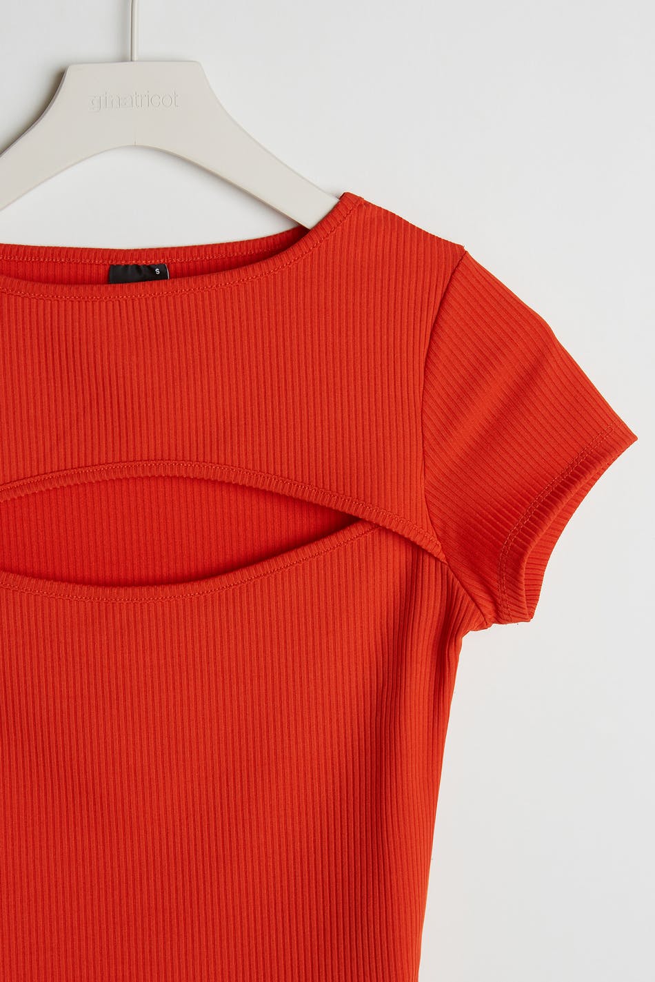 Leo cutout top