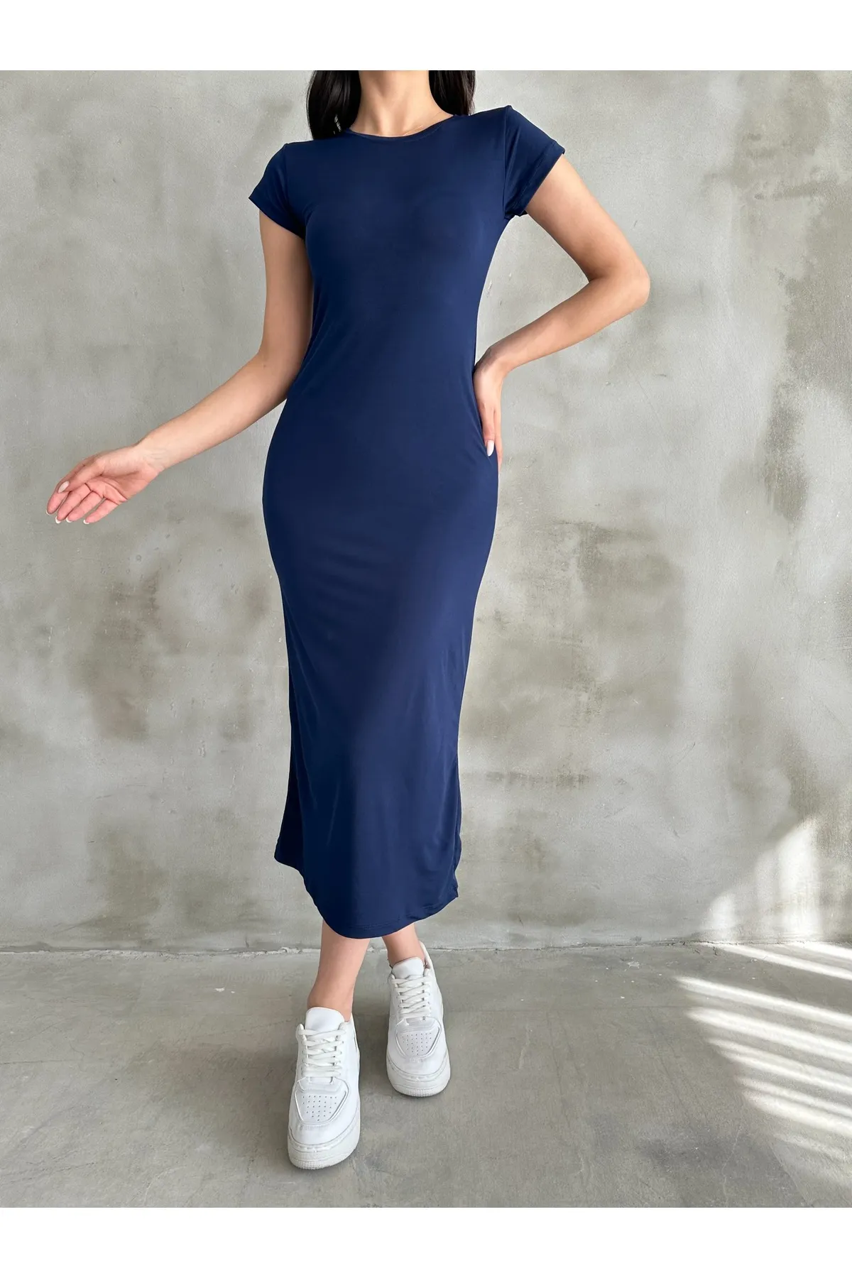 BEJNA  Marineblaues, dehnbares, langes Kleid mit Rundhalsausschnitt für Damen