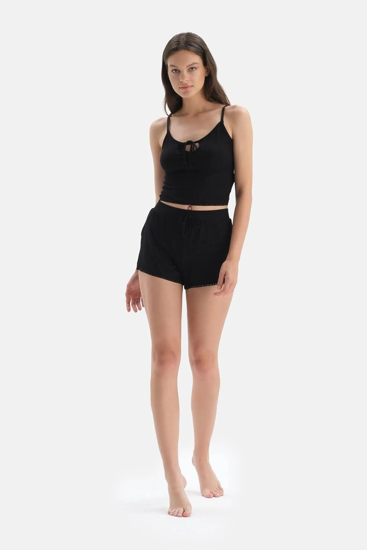 Dagi  Schwarze Pyjamahose aus Viskose-Shorts