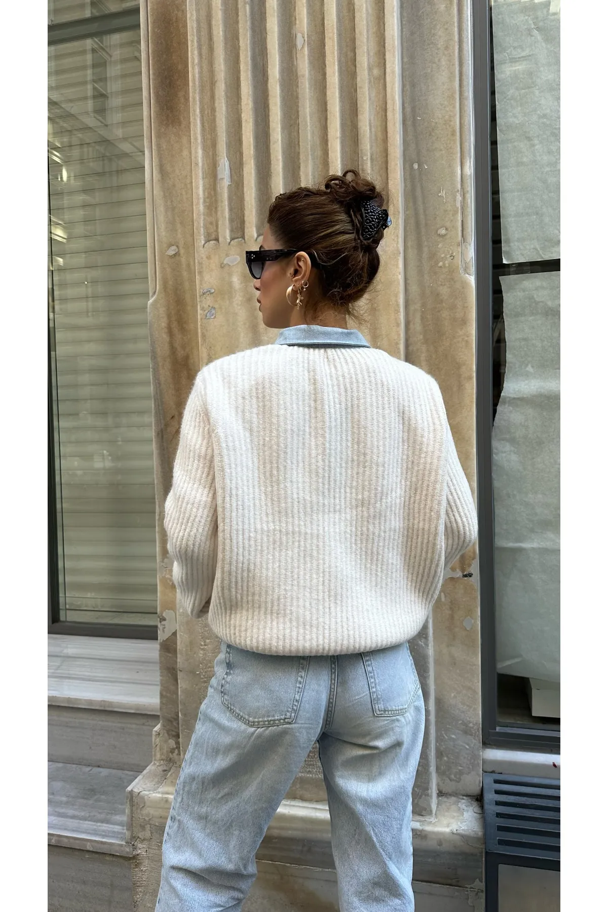 Laluvia  Strickjacke mit Klettverschluss und cremefarbenem Denim