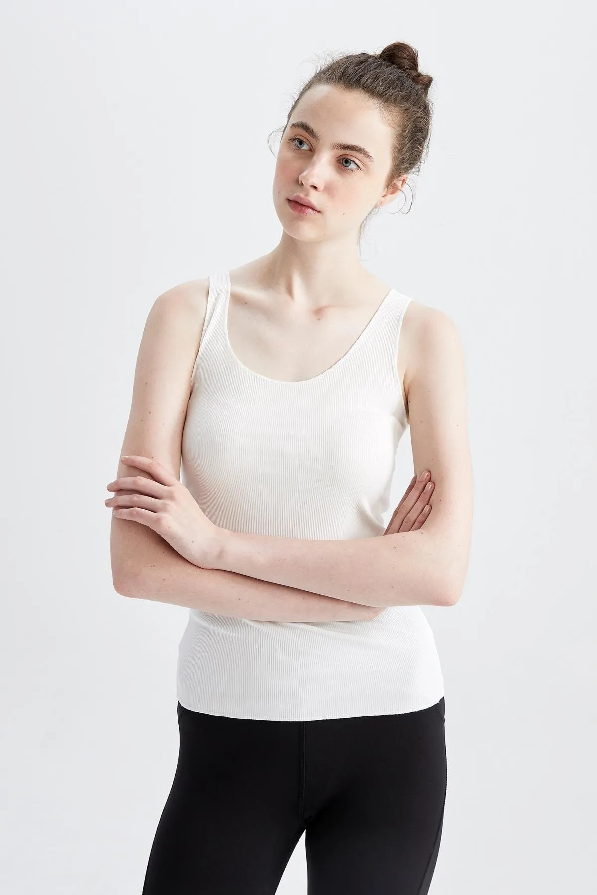 DeFacto  Passform: Slim-Fit-Unterhemd mit Rundhalsausschnitt
