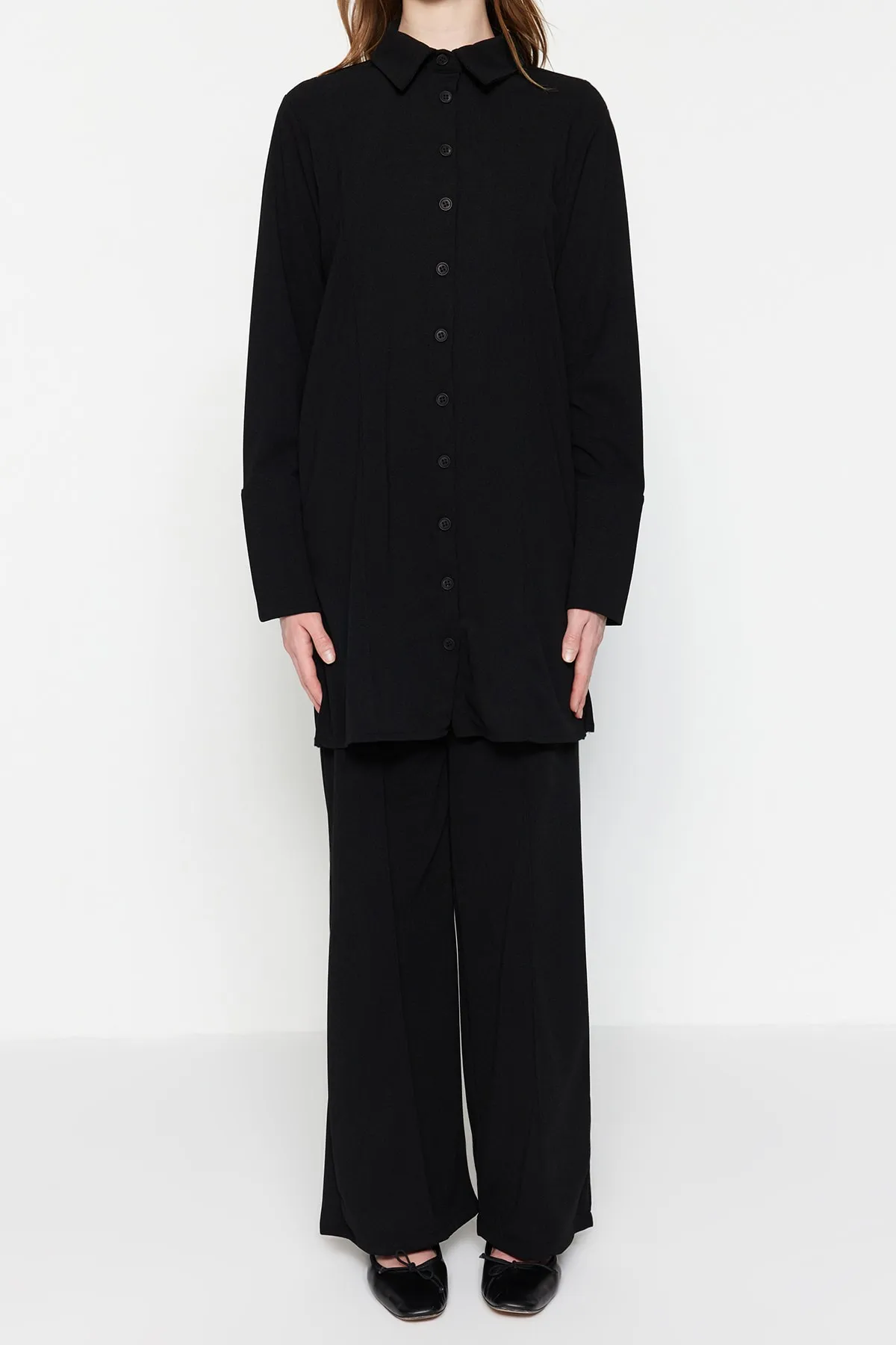 Trendyol Modest  Schwarzes Hemd-Hosen-Set aus gewebtem Krepp TCTSS23US00060