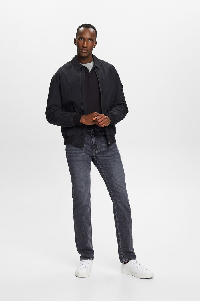 Jeans mit geradem Bein und mittelhohem Bund