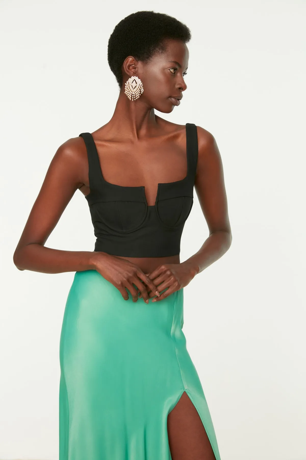 Trendyol Collection  Detailliertes Bustier mit schwarzem Kragen TPRSS21BS0035