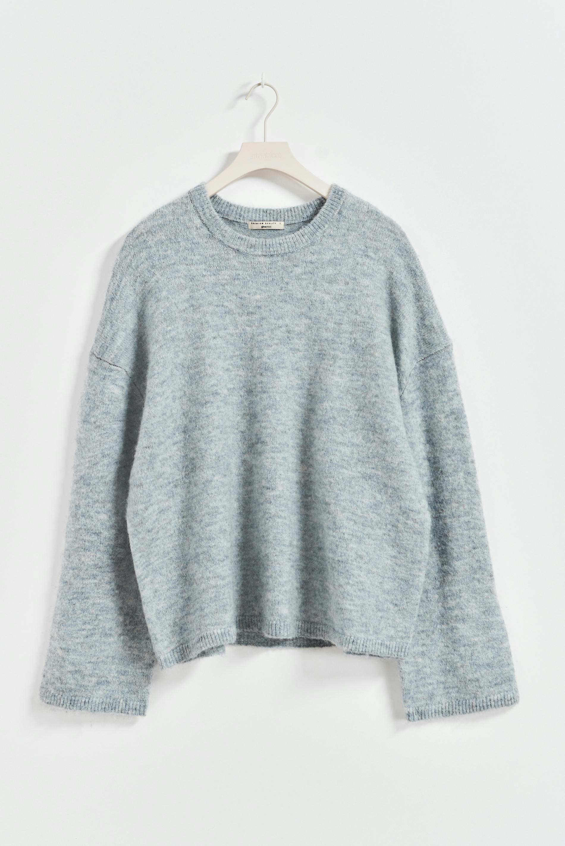 Crew neck knitted sweater