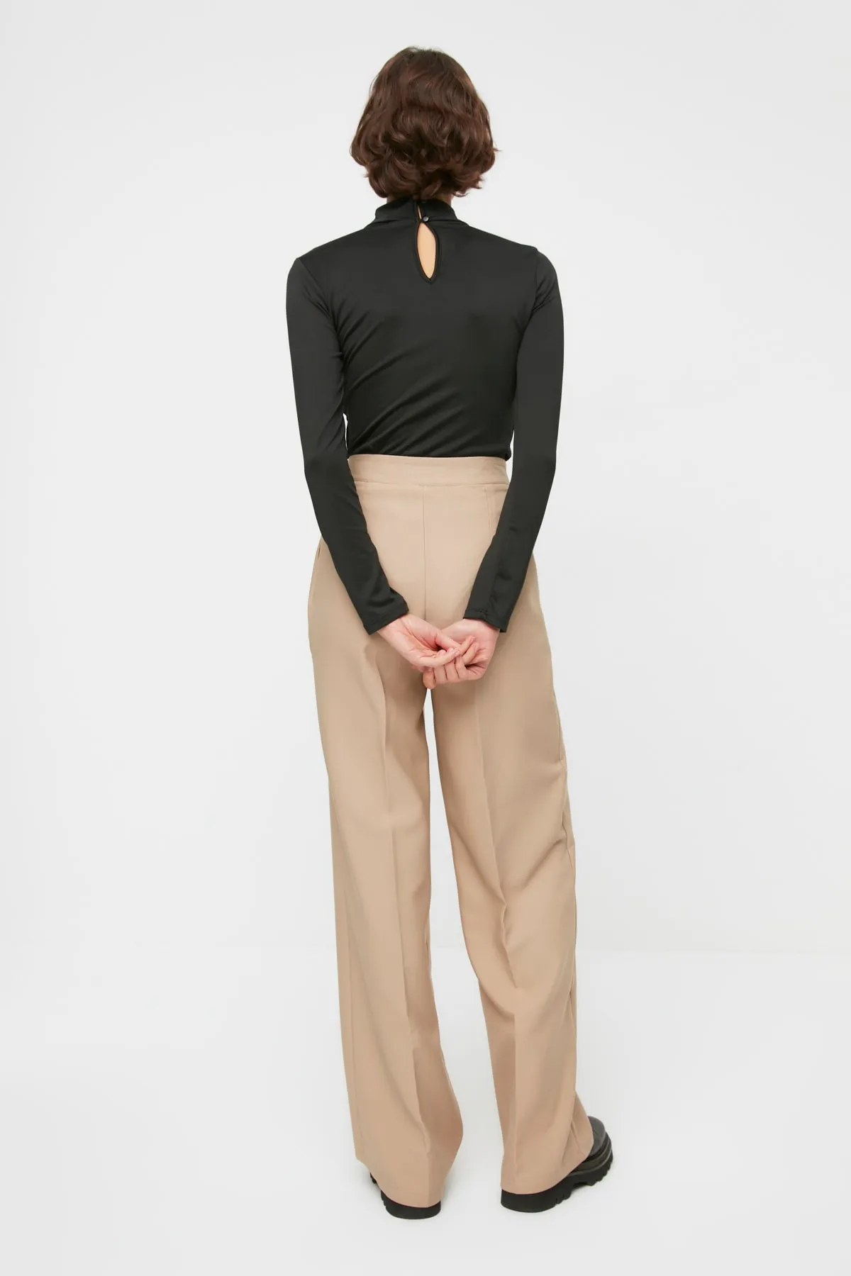 Trendyol Collection  Nerzfarbene Webhose mit weitem Bein und hoher Taille TWOAW22PL0066