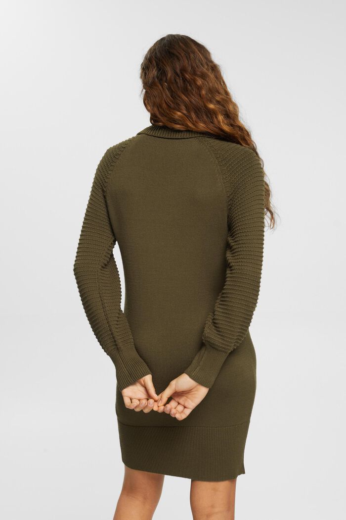 Rollkragen-Strickkleid