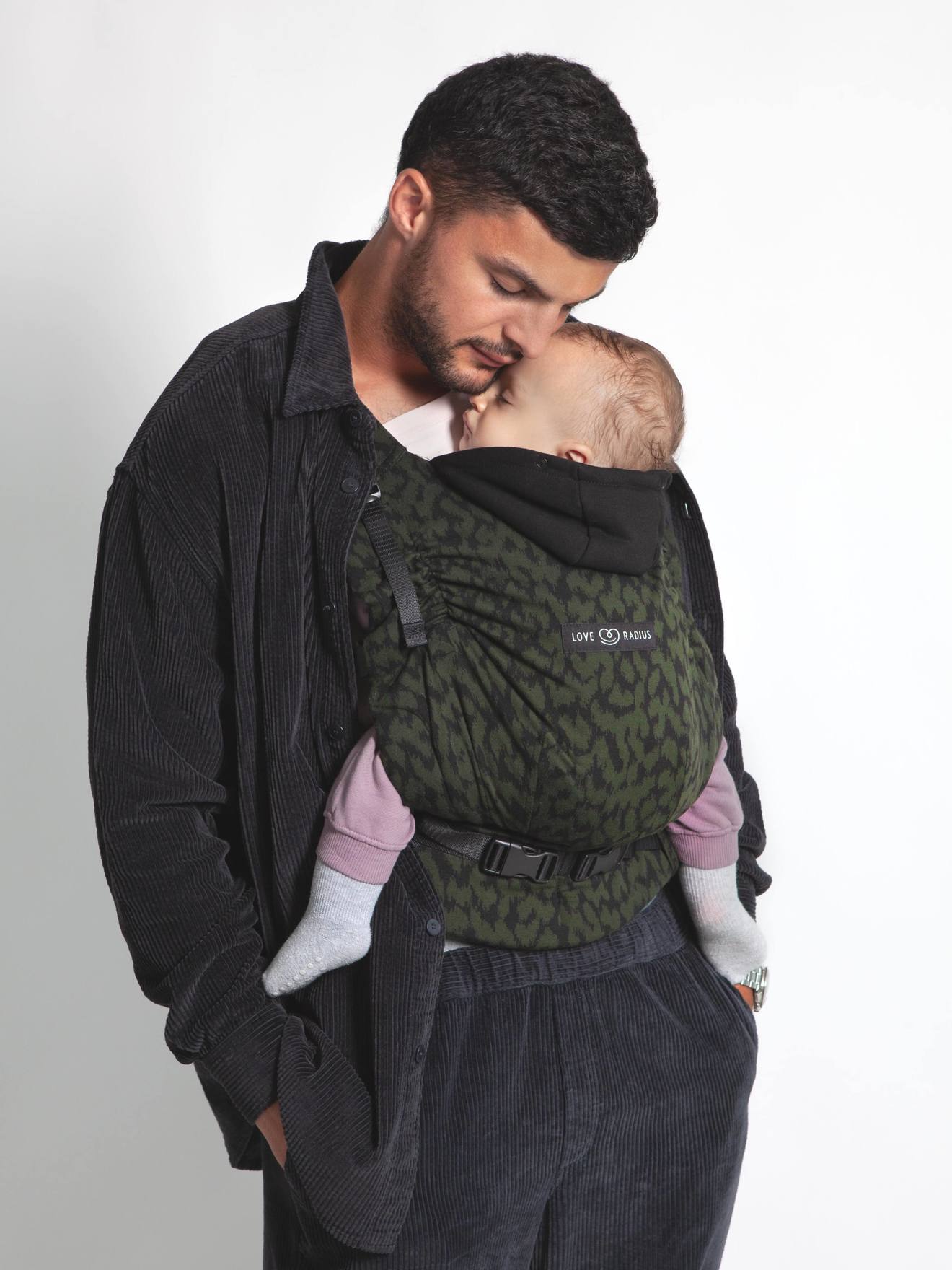Physiologische Babytrage HoodieCarrier 2 LOVE RADIUS by JPMBB - schwarz