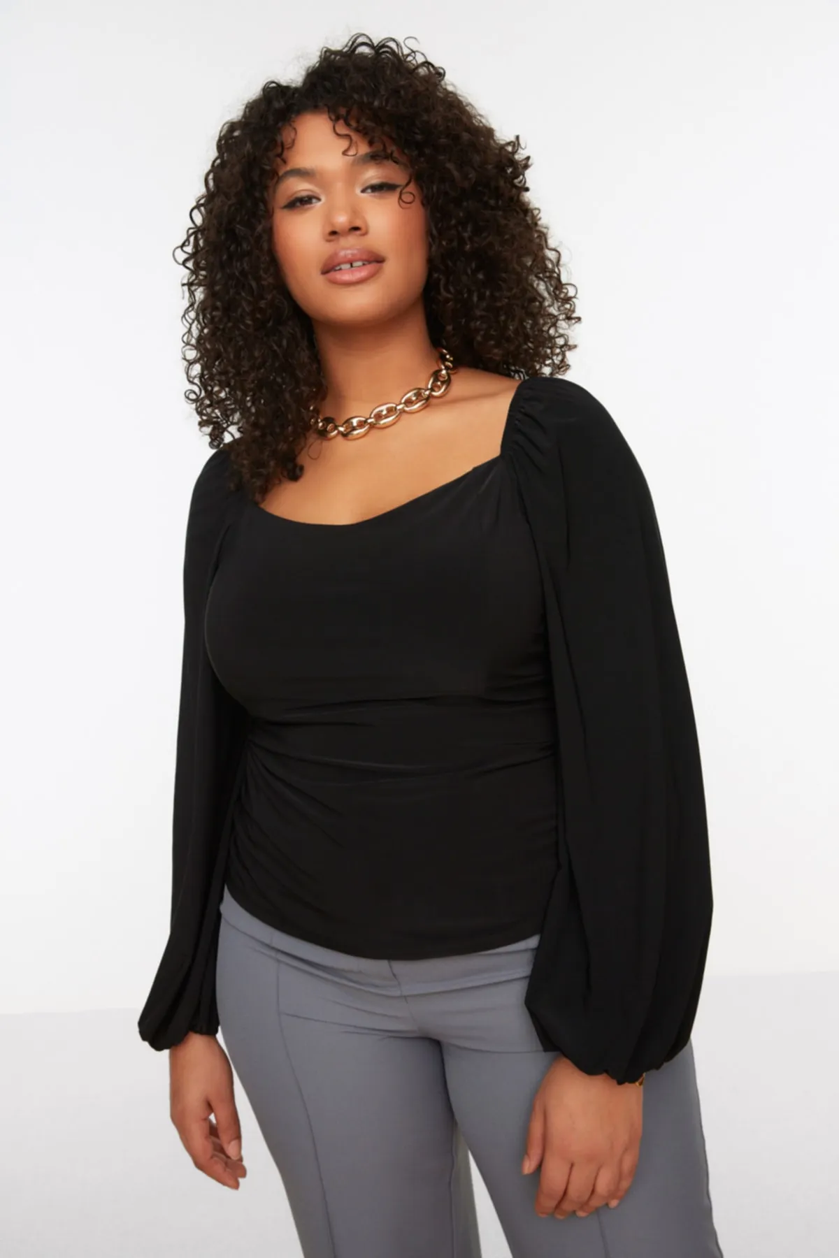 Trendyol Curve  Schwarze Strickbluse mit quadratischem Kragen TBBSS22BZ0372