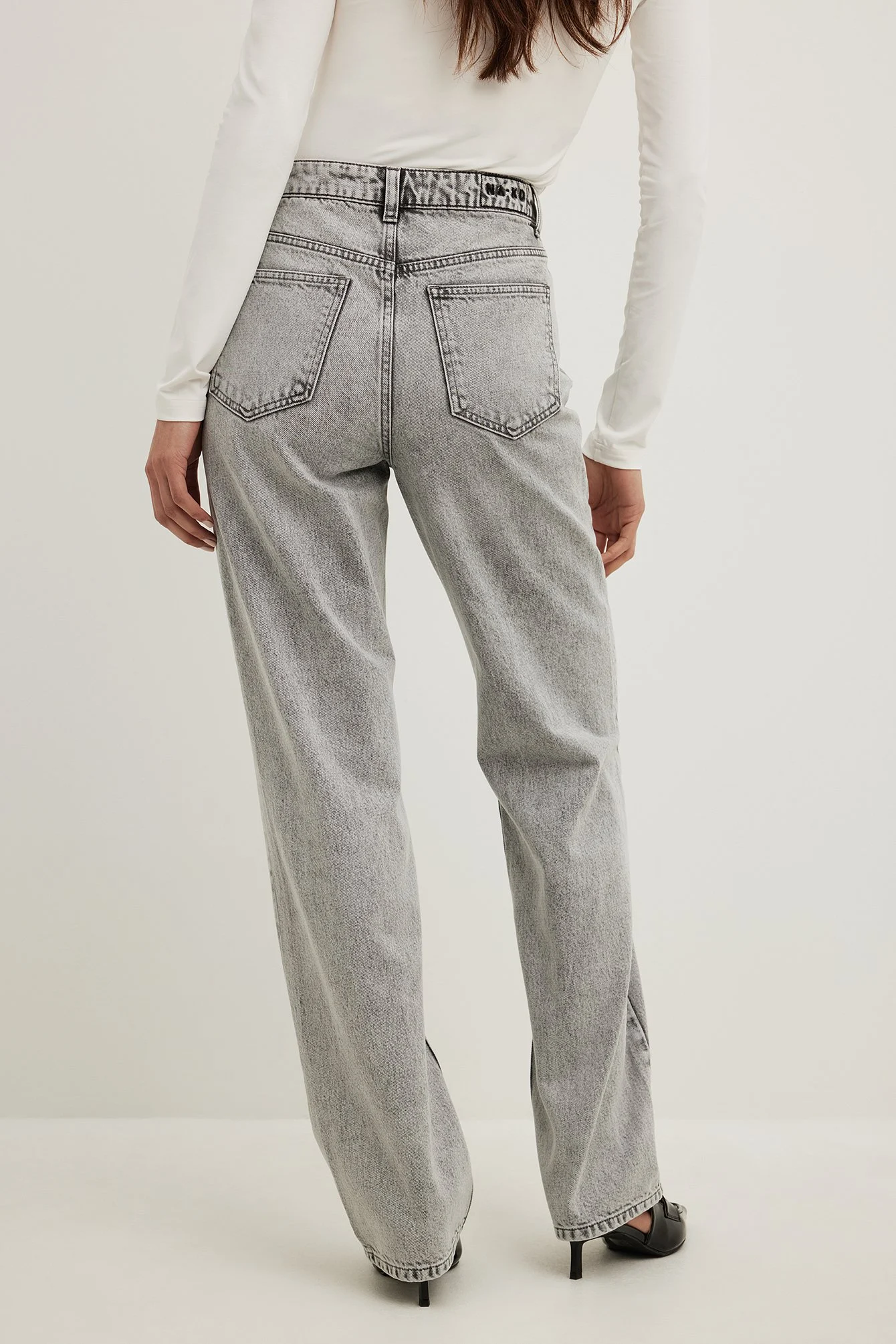 Gerade geschnittene Jeans mit hoher Taille