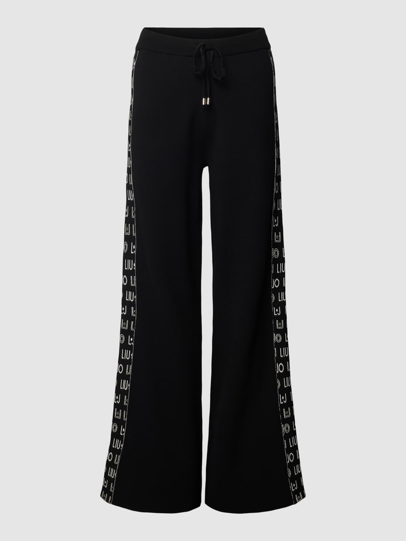 Bootcut Stoffhose mit Label-Muster in schwarz