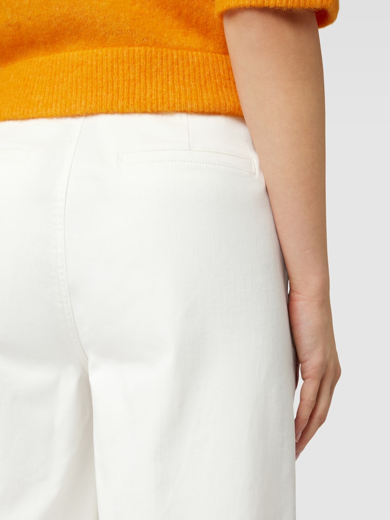 Jeans mit französischen Eingrifftaschen in weiß