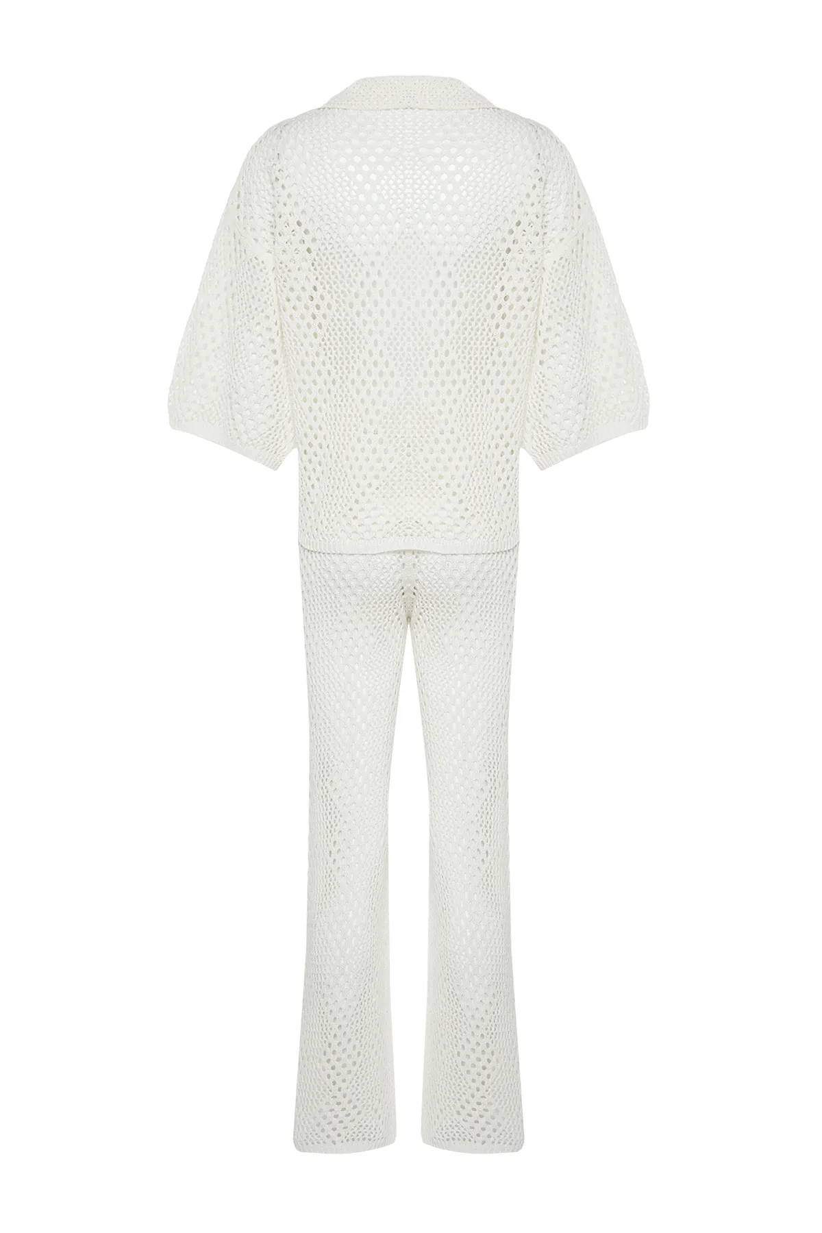 Trendyol Collection  Ecru gestricktes Hemd- und Hosen-Set im Strick-Look TBESS24AU00043