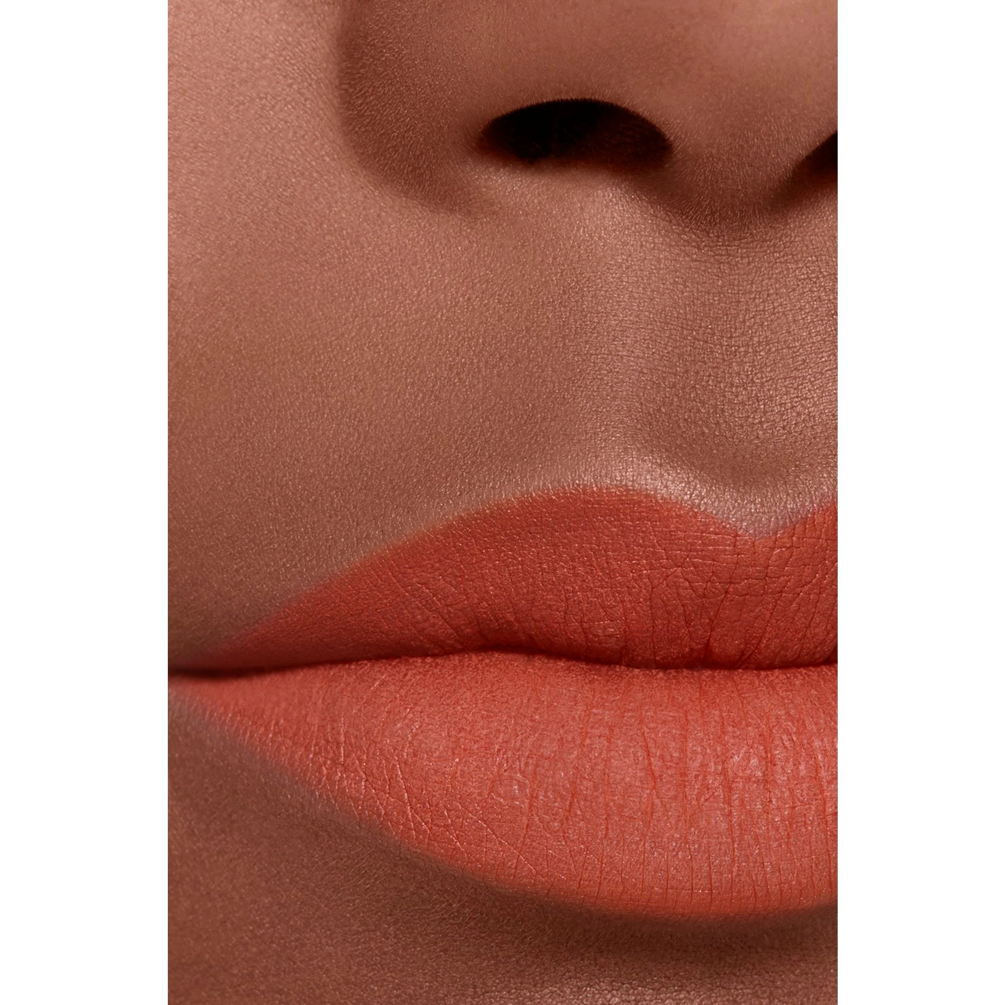 ROUGE ALLURE LIQUID VELVET - RUJ FLUID MAT INTENS, DE ULTRA-LUNGĂ DURATĂ
