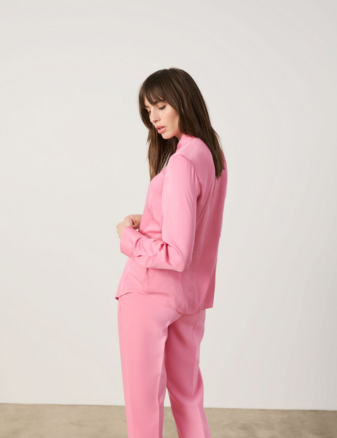 Fein schimmernde Hemdbluse