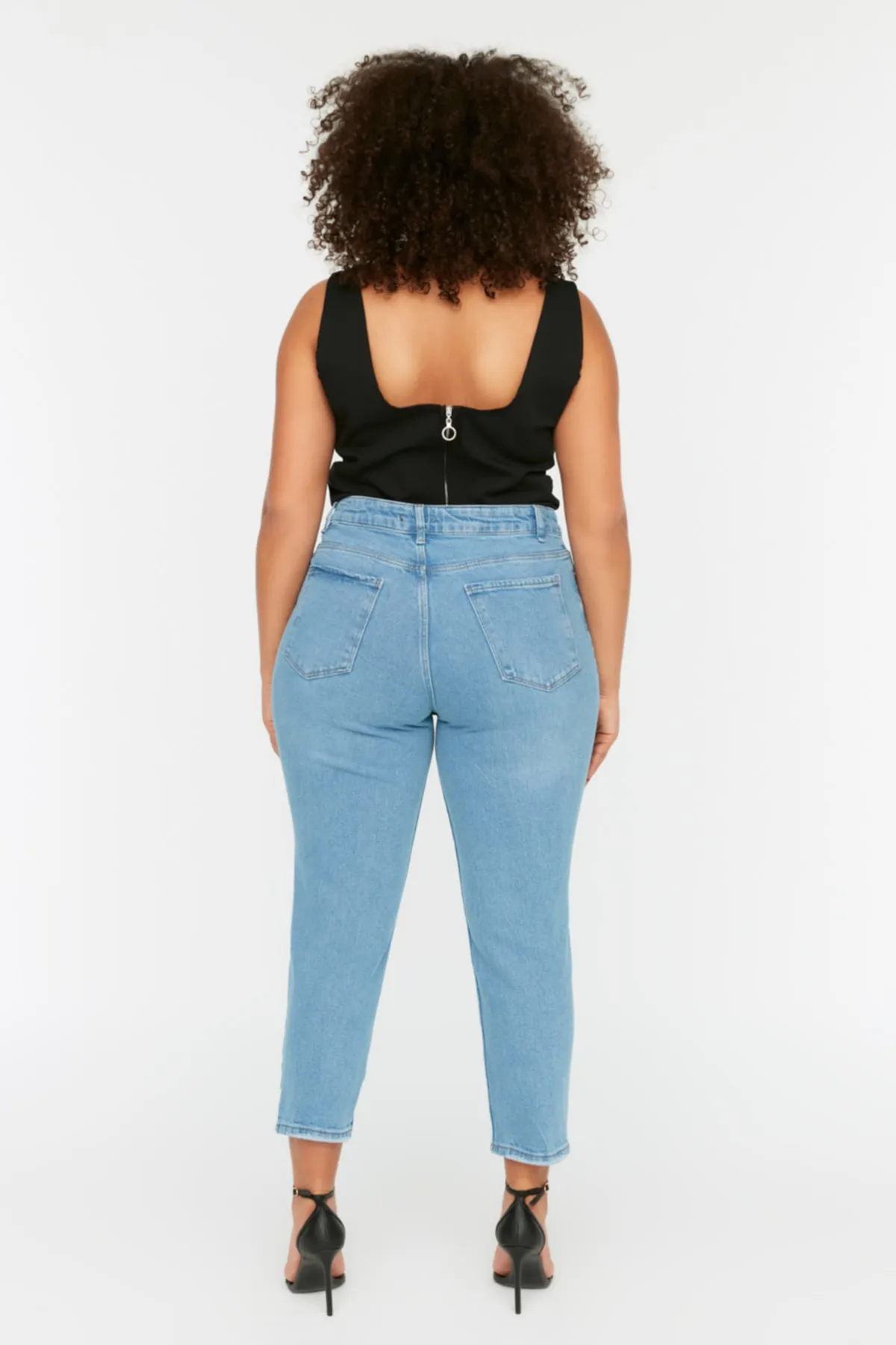 Trendyol Curve  Hellblaue Skinny Jeans mit zerrissenem Detail und hoher Taille TBBSS22JE0187