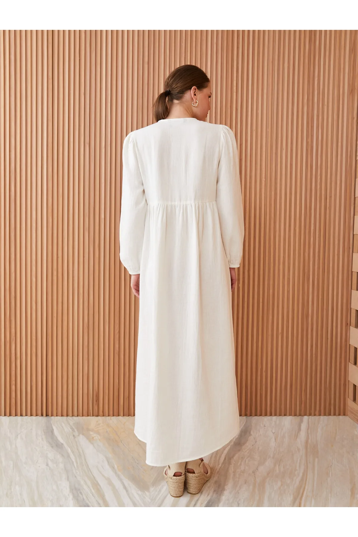 LC Waikiki  Gerades, langärmliges Damenkleid mit Rundhalsausschnitt