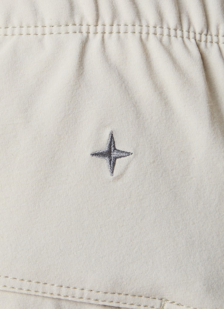 Spodnie Stone Island 316G6 o dopasowanym kroju z kieszeniami bocznymi