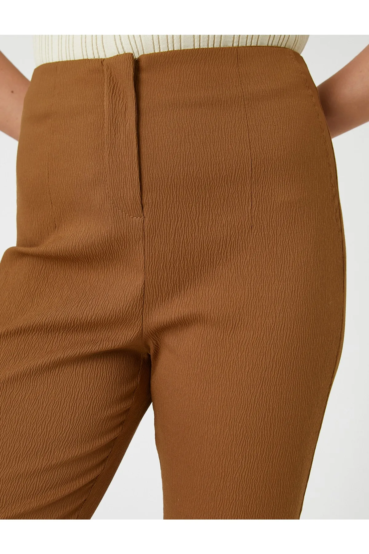 Koton  Nahtdetaillierte Stoffhose mit schmalem Bein