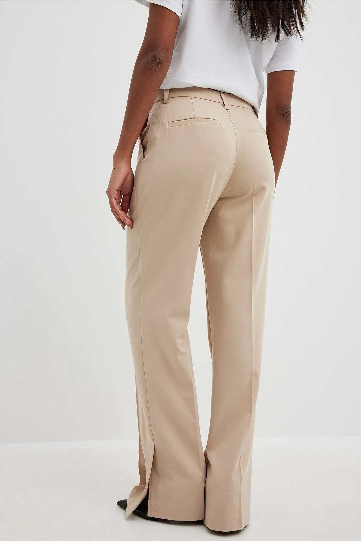 NA-KD  Maßgeschneiderte Hose mit Seitenschlitz