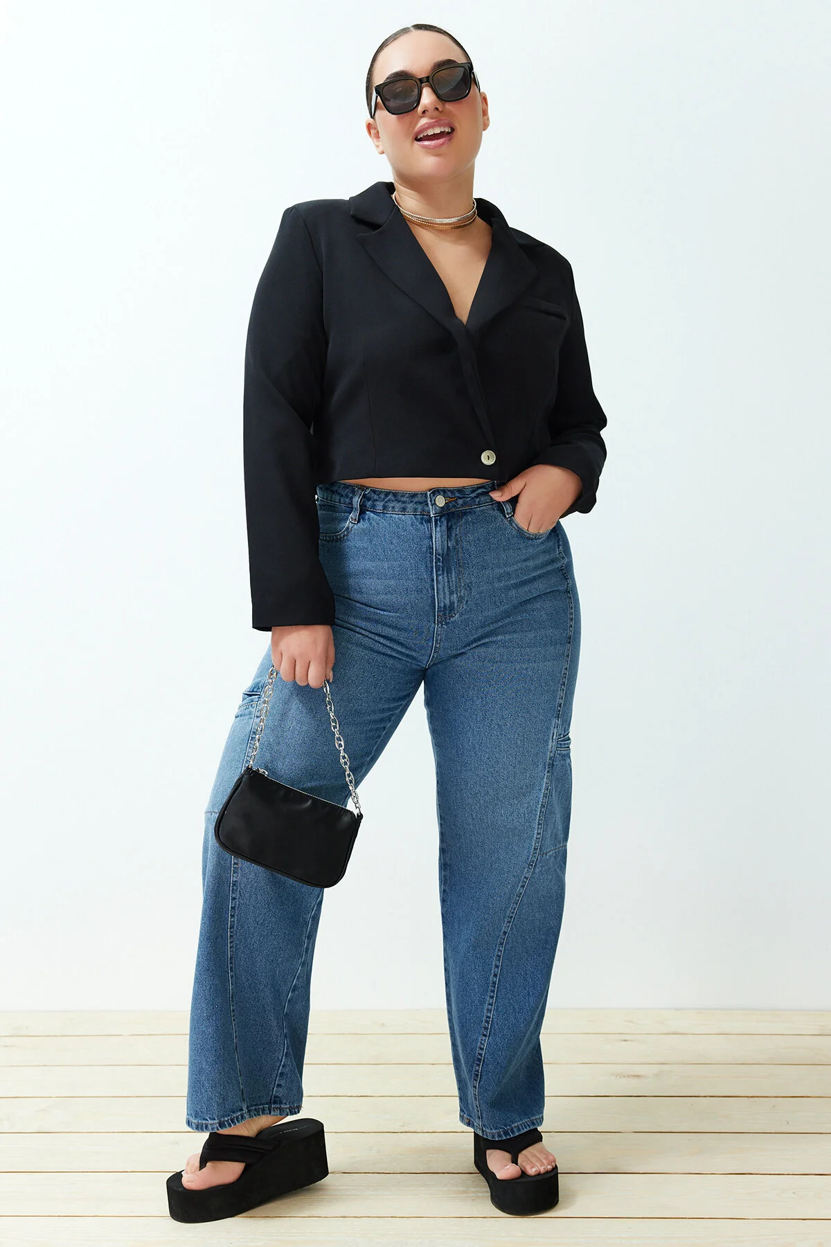 Trendyol Curve  Hellblaue Jeans mit weitem Schnitt TBBSS24CJ00014